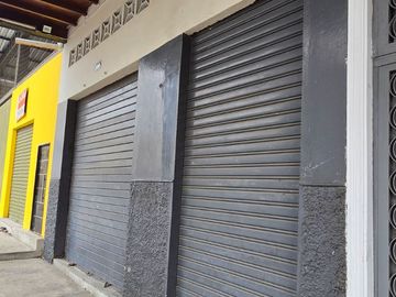 Vendo Casa 3 pisos en Gómez Rendón y la 6ava Uso Comercial - Residencial