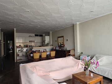 Vendo Casa 3 pisos en Gómez Rendón y la 6ava Uso Comercial - Residencial