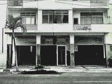 Vendo Casa 3 pisos en Gómez Rendón y la 6ava Uso Comercial - Residencial