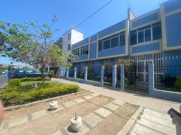VENTA DE CASA CON PARAMETROS PARA COMERCIO A PASOS AV AVIACION