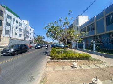 VENTA DE CASA CON PARAMETROS PARA COMERCIO A PASOS AV AVIACION
