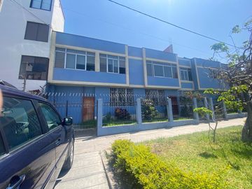 VENTA DE CASA CON PARAMETROS PARA COMERCIO A PASOS AV AVIACION