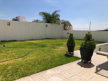 AMPLIA CASA EN VENTA, EN RESIDENCIAL LOMAS VERDES