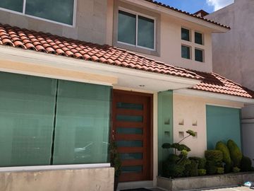 AMPLIA CASA EN VENTA, EN RESIDENCIAL LOMAS VERDES