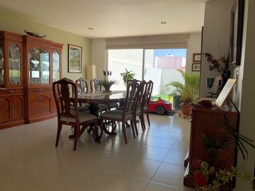 AMPLIA CASA EN VENTA, EN RESIDENCIAL LOMAS VERDES