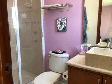 AMPLIA CASA EN VENTA, EN RESIDENCIAL LOMAS VERDES