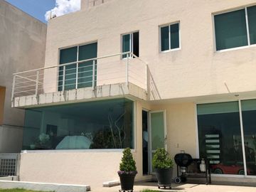 AMPLIA CASA EN VENTA, EN RESIDENCIAL LOMAS VERDES