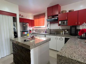 SALINAS SECTOR LA MILINA VENDO PRECIOSO Y LUJOOSO DEPARTAMENTO PRIMER PISO ALTO TRES DORMITORIOS, PISCINA