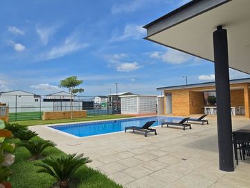 Vendo Moderna Casa de Estreno en Urbanización Savali, tu Nuevo Hogar Vía Salitre