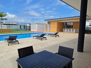 Vendo Moderna Casa de Estreno en Urbanización Savali, tu Nuevo Hogar Vía Salitre