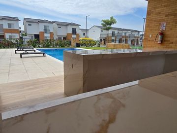 Vendo Moderna Casa de Estreno en Urbanización Savali, tu Nuevo Hogar Vía Salitre