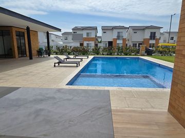 Vendo Moderna Casa de Estreno en Urbanización Savali, tu Nuevo Hogar Vía Salitre