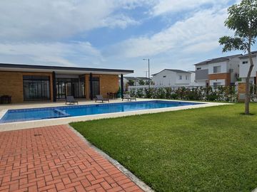Vendo Moderna Casa de Estreno en Urbanización Savali, tu Nuevo Hogar Vía Salitre