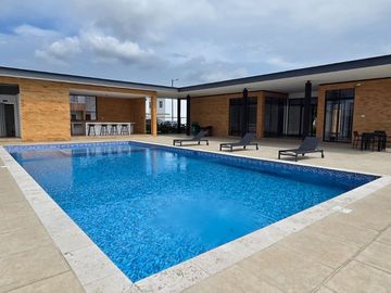 Vendo Moderna Casa de Estreno en Urbanización Savali, tu Nuevo Hogar Vía Salitre