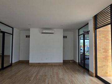 Vendo Moderna Casa de Estreno en Urbanización Savali, tu Nuevo Hogar Vía Salitre
