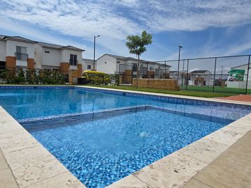 Vendo Moderna Casa de Estreno en Urbanización Savali, tu Nuevo Hogar Vía Salitre