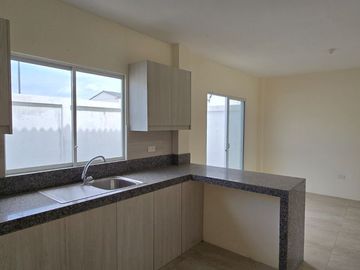 Vendo Moderna Casa de Estreno en Urbanización Savali, tu Nuevo Hogar Vía Salitre