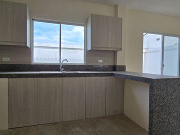 Vendo Moderna Casa de Estreno en Urbanización Savali, tu Nuevo Hogar Vía Salitre