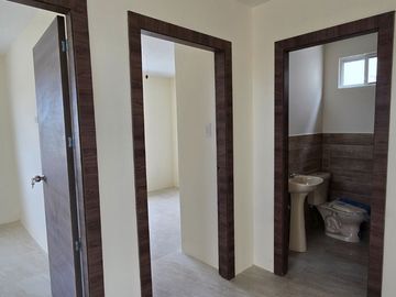 Vendo Moderna Casa de Estreno en Urbanización Savali, tu Nuevo Hogar Vía Salitre