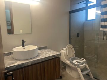 ¡Casa de Lujo en Venta en Los Robles Residencial, Coto Castaños!