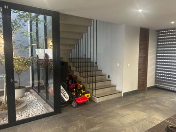 ¡Casa de Lujo en Venta en Los Robles Residencial, Coto Castaños!