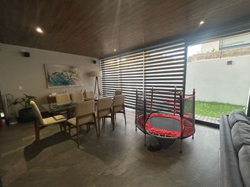 ¡Casa de Lujo en Venta en Los Robles Residencial, Coto Castaños!