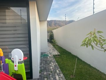 ¡Casa de Lujo en Venta en Los Robles Residencial, Coto Castaños!