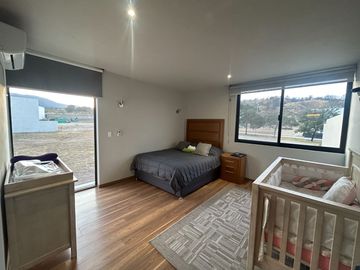 ¡Casa de Lujo en Venta en Los Robles Residencial, Coto Castaños!