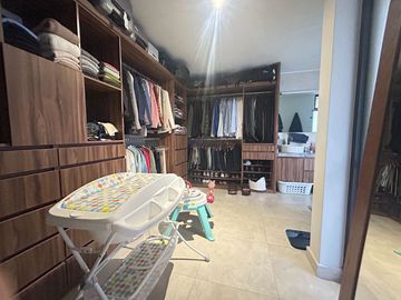 ¡Casa de Lujo en Venta en Los Robles Residencial, Coto Castaños!
