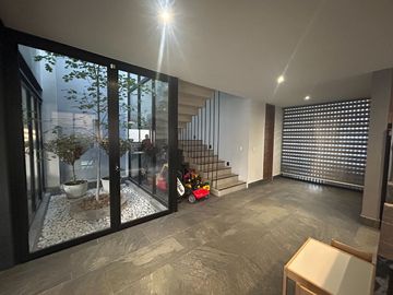 ¡Casa de Lujo en Venta en Los Robles Residencial, Coto Castaños!