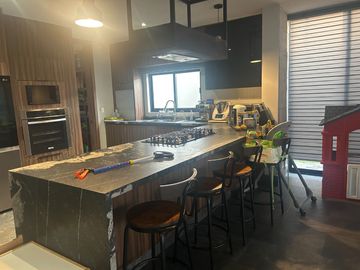 ¡Casa de Lujo en Venta en Los Robles Residencial, Coto Castaños!