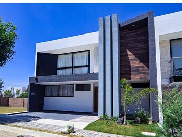 Casa en venta 4.6 mill en Lomas de Angelopolis parque Malta