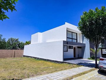 Casa en venta 4.6 mill en Lomas de Angelopolis parque Malta