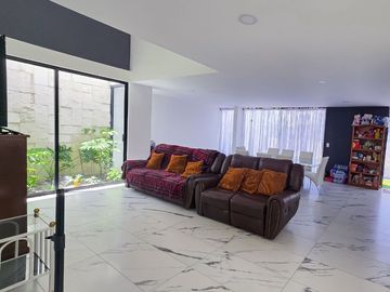 Casa en venta 4.6 mill en Lomas de Angelopolis parque Malta