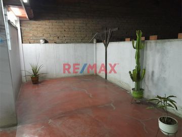 Casa De Dos Pisos Mas Azotea En El Rimac