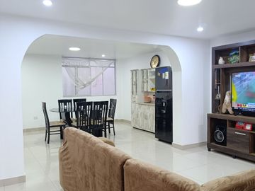 VENTA CASA CHACLACAYO HUASCATA ALT. COLEGIO LUIS MONTFORT