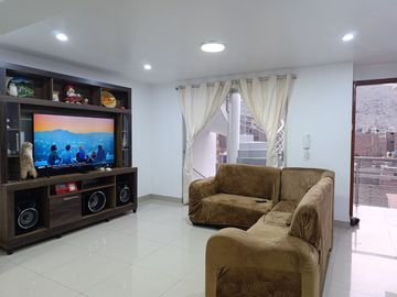 VENTA CASA CHACLACAYO HUASCATA ALT. COLEGIO LUIS MONTFORT