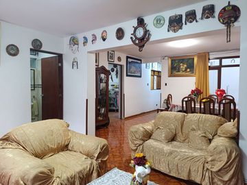 VENTA CASA CHACLACAYO HUASCATA ALT. COLEGIO LUIS MONTFORT
