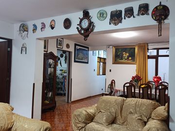 VENTA CASA CHACLACAYO HUASCATA ALT. COLEGIO LUIS MONTFORT