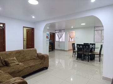 VENTA CASA CHACLACAYO HUASCATA ALT. COLEGIO LUIS MONTFORT