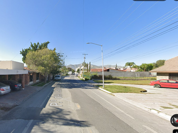 Casa ubicada en colonia Residencial Campestre La Rosita. Torreón, Coahuila. Con 7 recamaras y 577m2. Ubicada entre Blvrd Diagonal de las fuentes y Cal