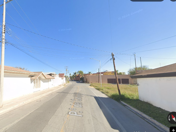 Casa ubicada en colonia Residencial Campestre La Rosita. Torreón, Coahuila. Con 7 recamaras y 577m2. Ubicada entre Blvrd Diagonal de las fuentes y Cal
