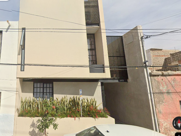 Casa ubicada en colonia Mezquitan Guadalajara, Jalisco. Con 1 recamara y 73m2. Entre Av. Manuel Ávila Camacho y Av. Enrique Díaz de León.