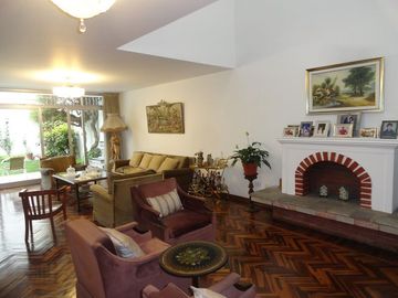 CASA EN SAN BORJA CERCA AL CENTRO COMERCIAL LA RAMBLA