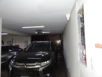 CASA EN SAN BORJA CERCA AL CENTRO COMERCIAL LA RAMBLA