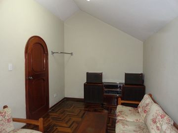 CASA EN SAN BORJA CERCA AL CENTRO COMERCIAL LA RAMBLA