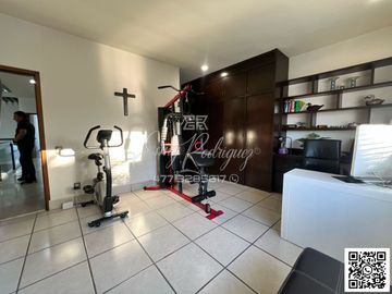 CASA EN VENTA, BALCONES DEL CAMPESTRE. León,Gto; DE LUJO, 4 REC. CON BAÑO, 8 AUTOS, SIN ADEUDOS