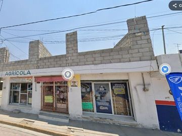 Propiedad con locales abajo en remate bancario. SK11