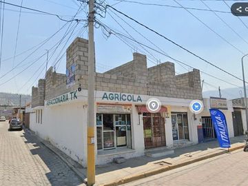 Propiedad con locales abajo en remate bancario. SK11
