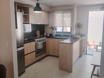 CASA EN VENTA 3 HABITACIONES Y SALA DE TV EN CD MESETA TOTALMENTE EQUIPADA Y GASTOS AL 5%